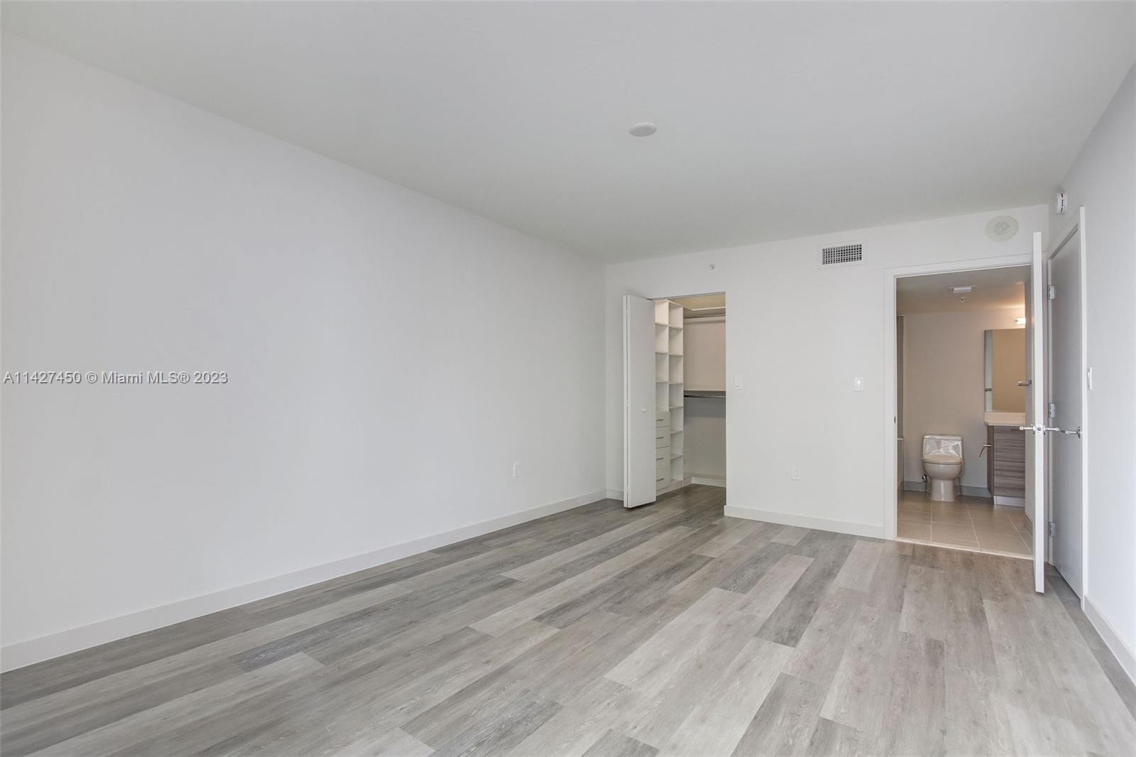 1756 N Bayshore Dr # 32I