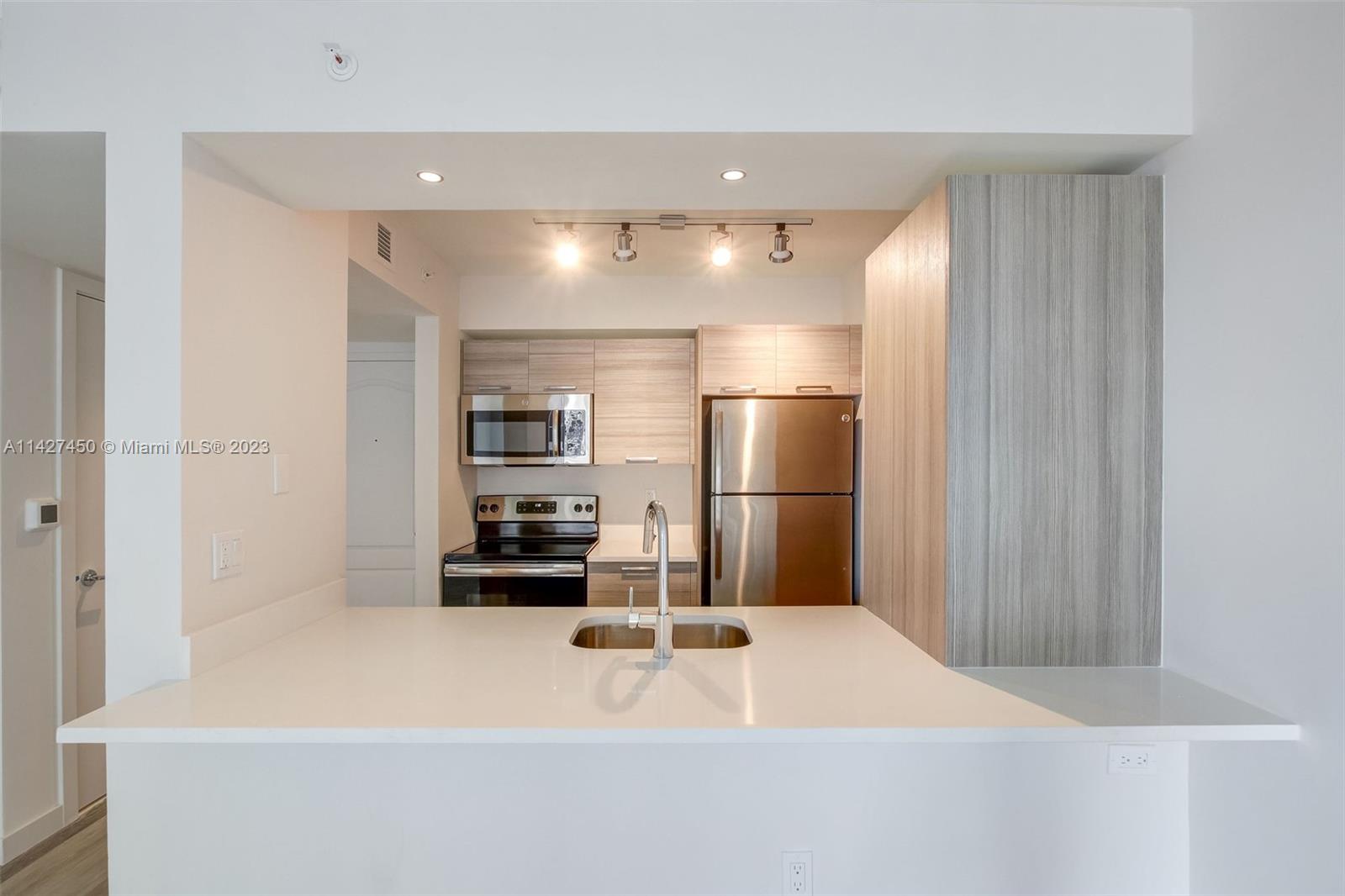 1756 N Bayshore Dr # 32I