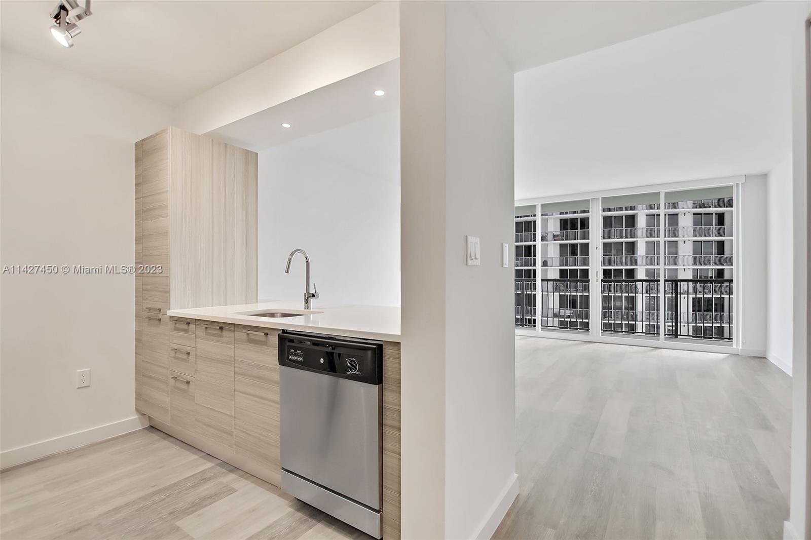 1756 N Bayshore Dr # 32I