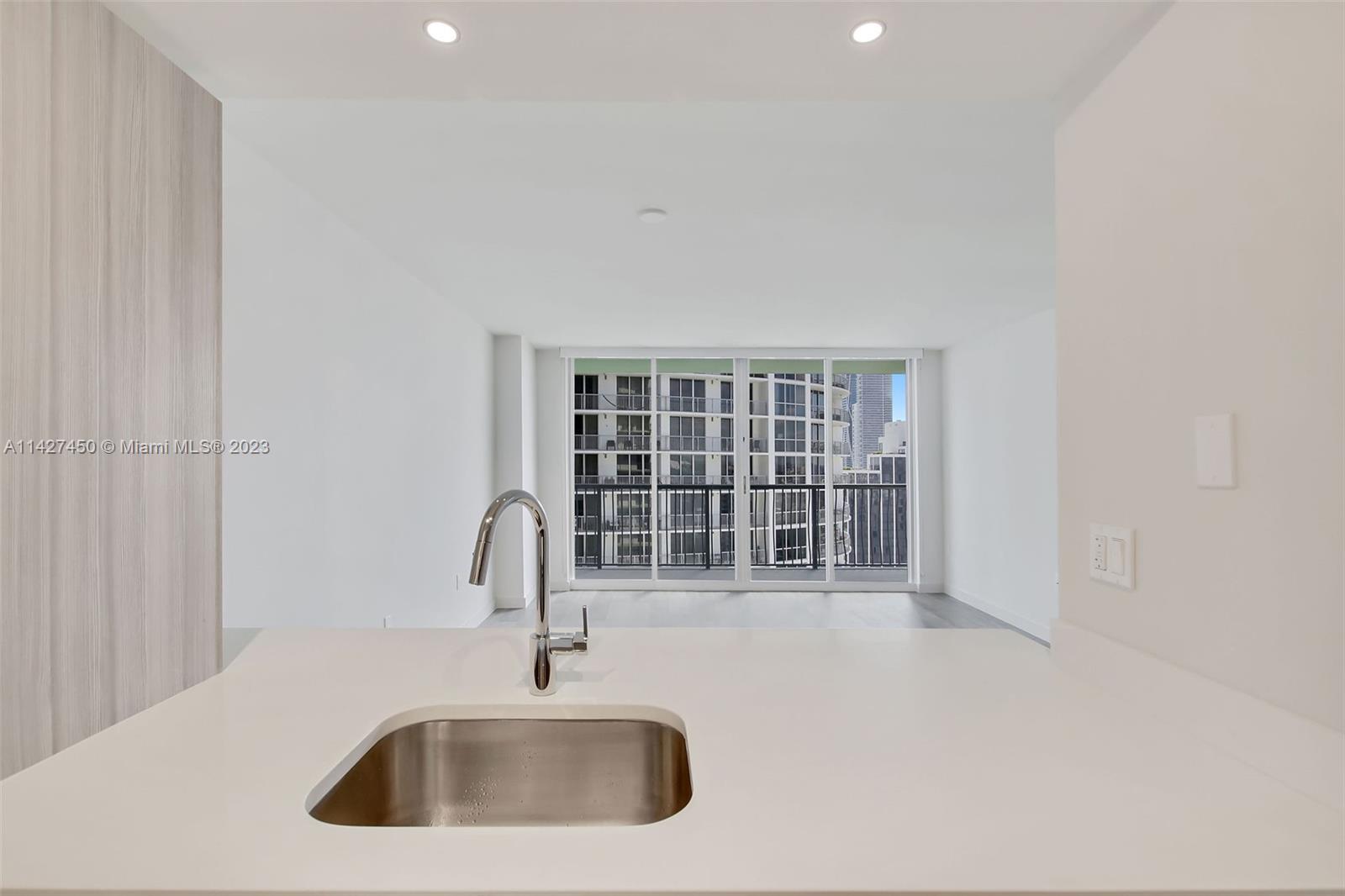 1756 N Bayshore Dr # 32I