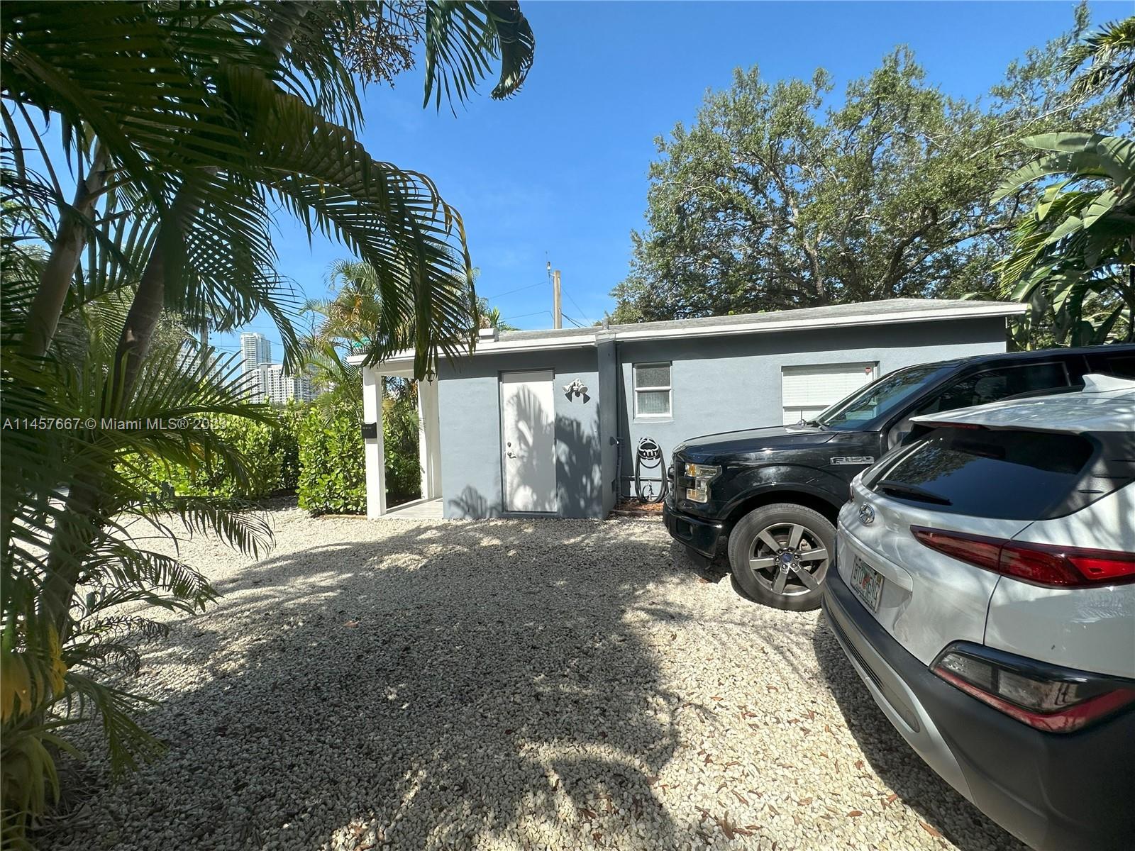 400 SW 7th St