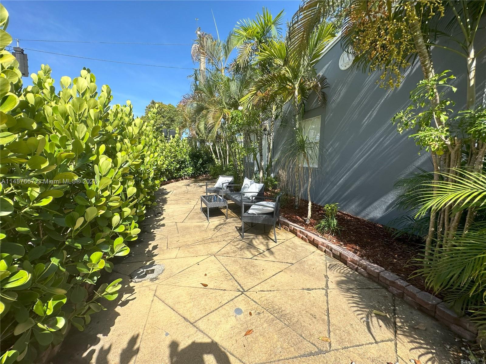 400 SW 7th St