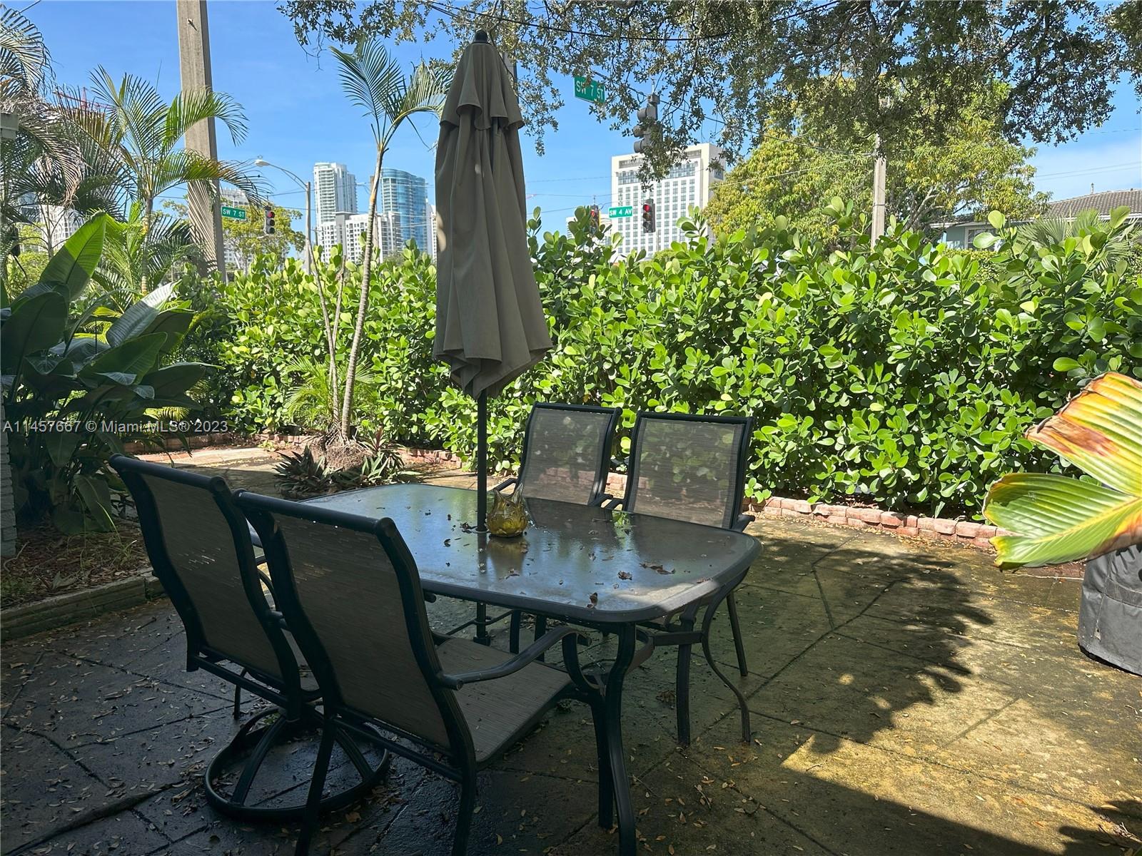 400 SW 7th St