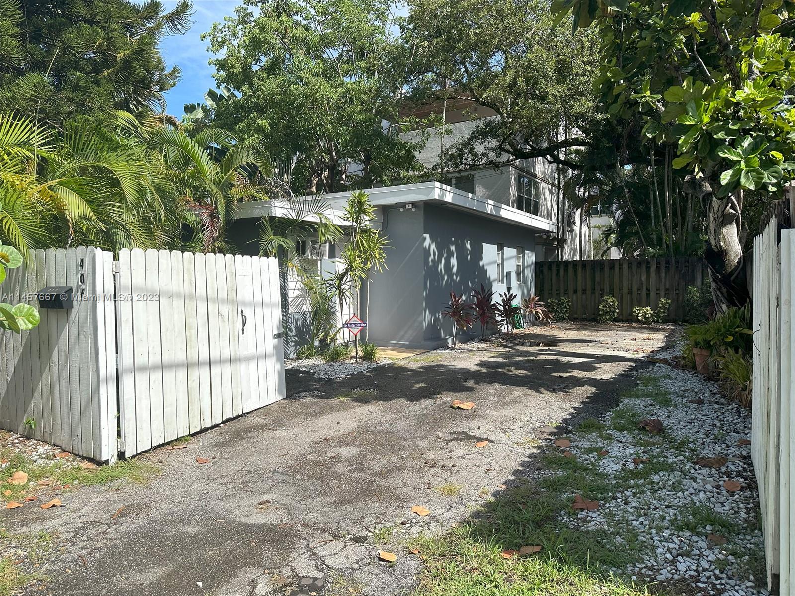 400 SW 7th St