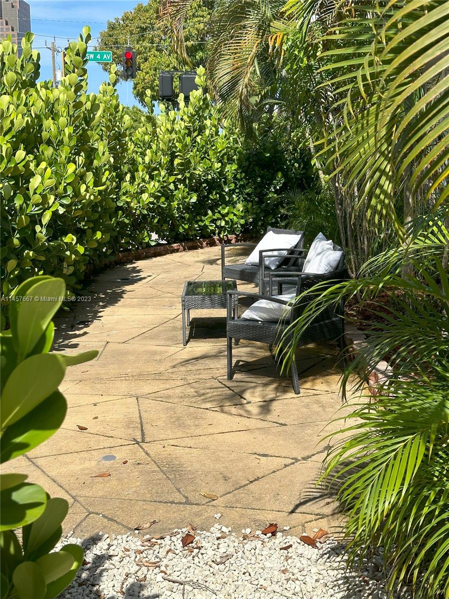 400 SW 7th St