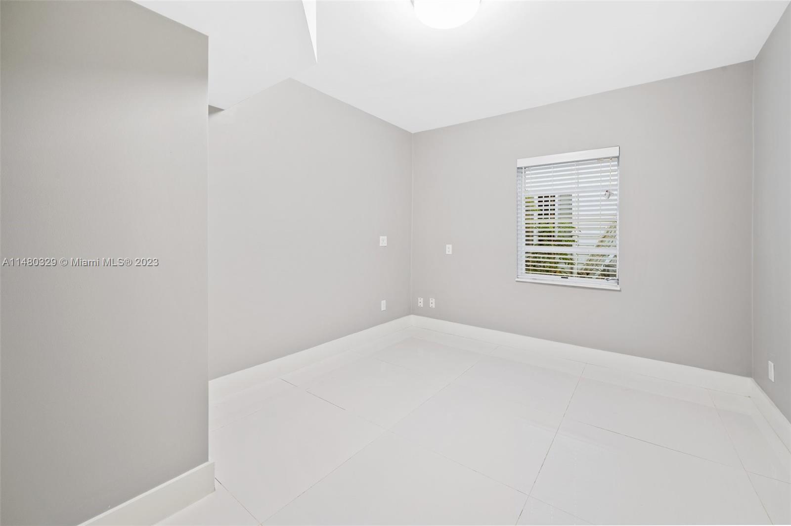 1012 SW 5th Pl