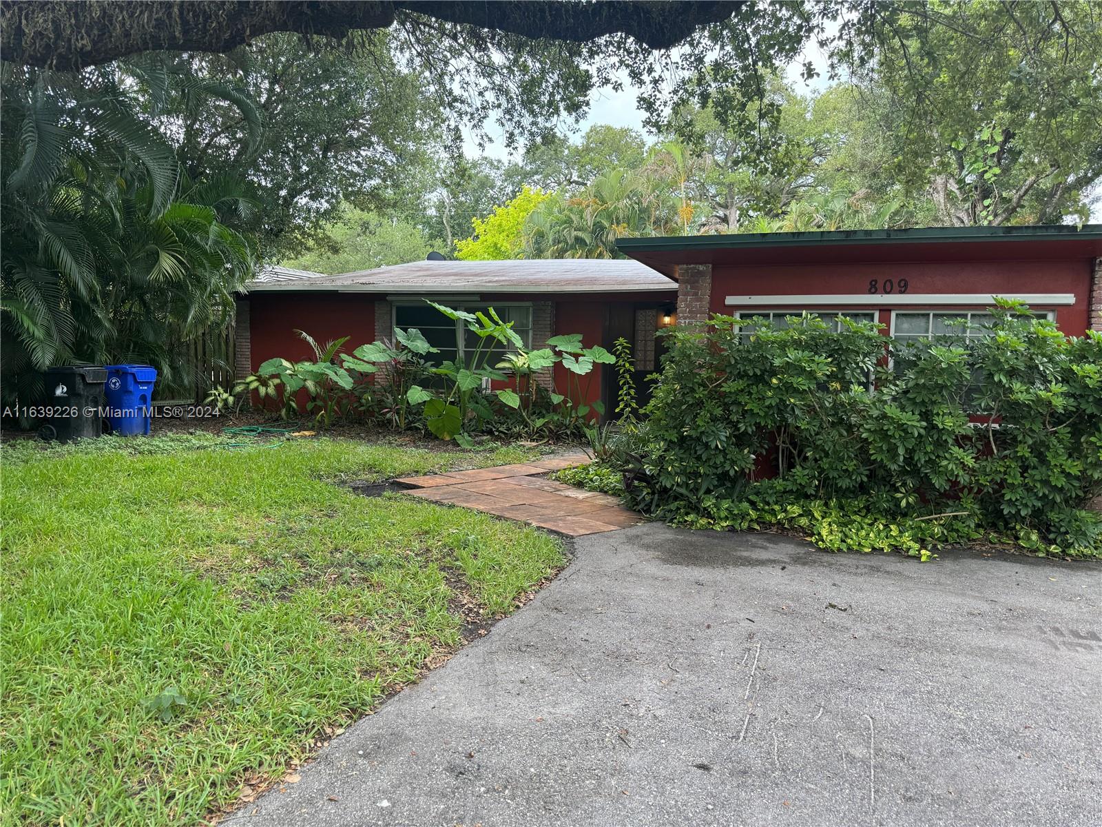 809 SW 12th Ave # 1