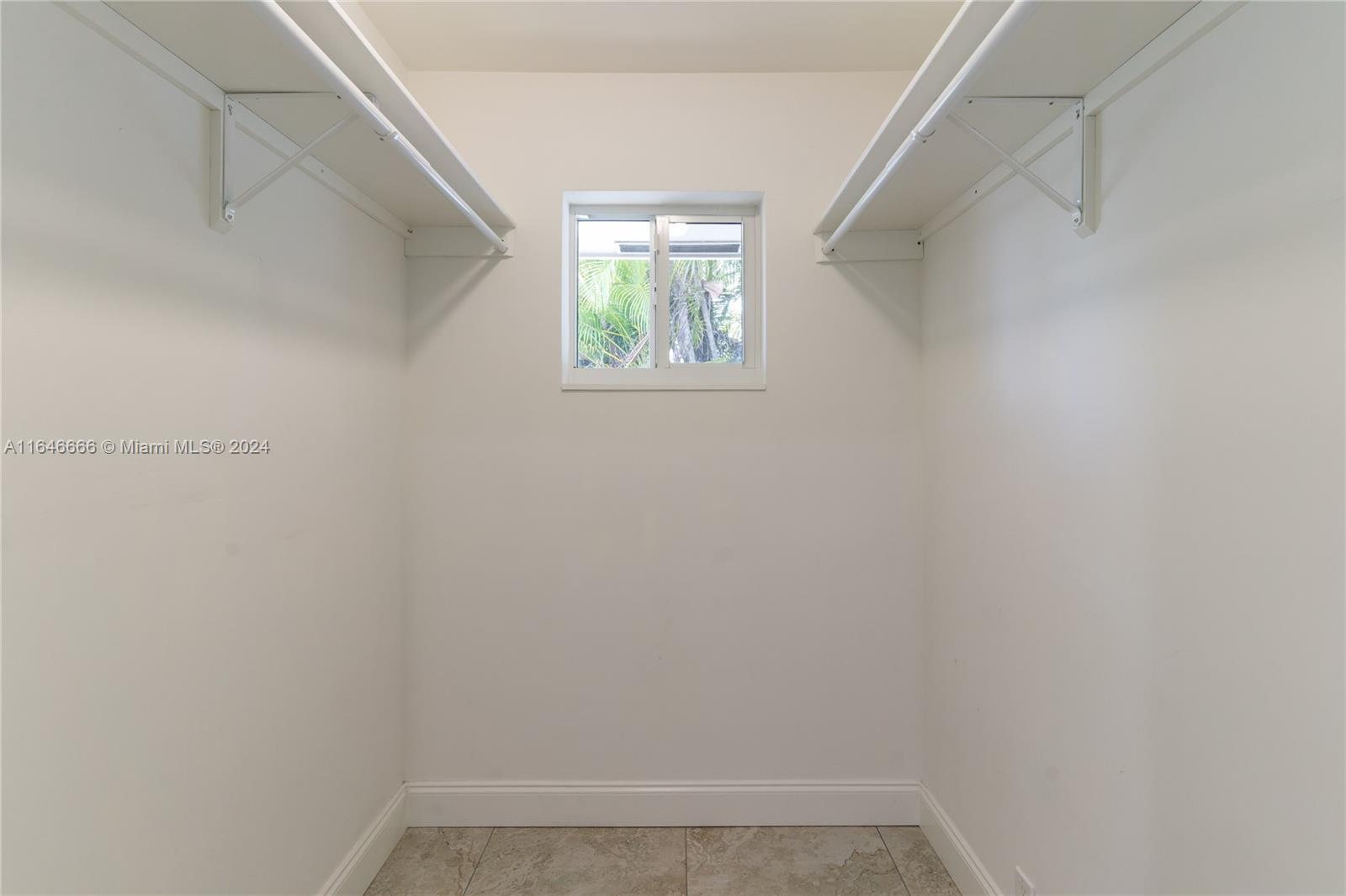 3256 Oleander Way