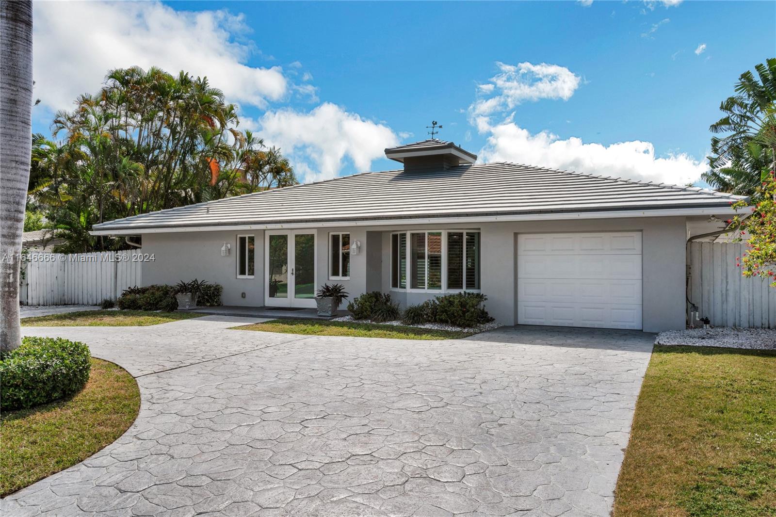3256 Oleander Way