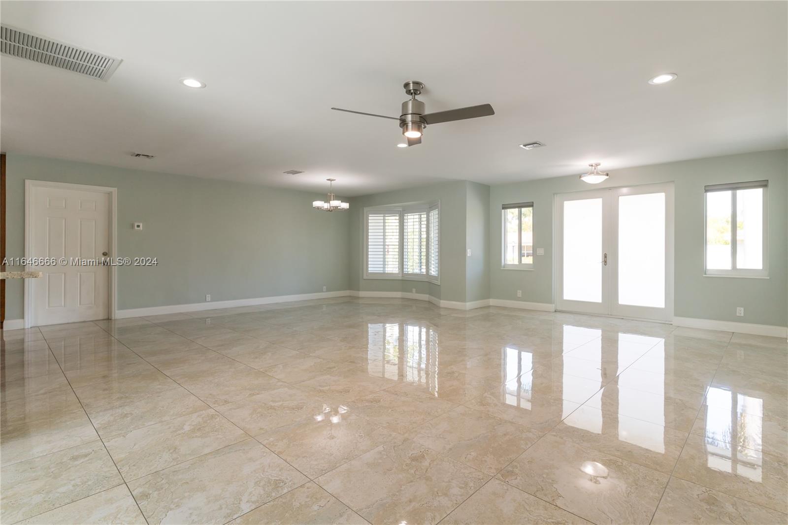 3256 Oleander Way