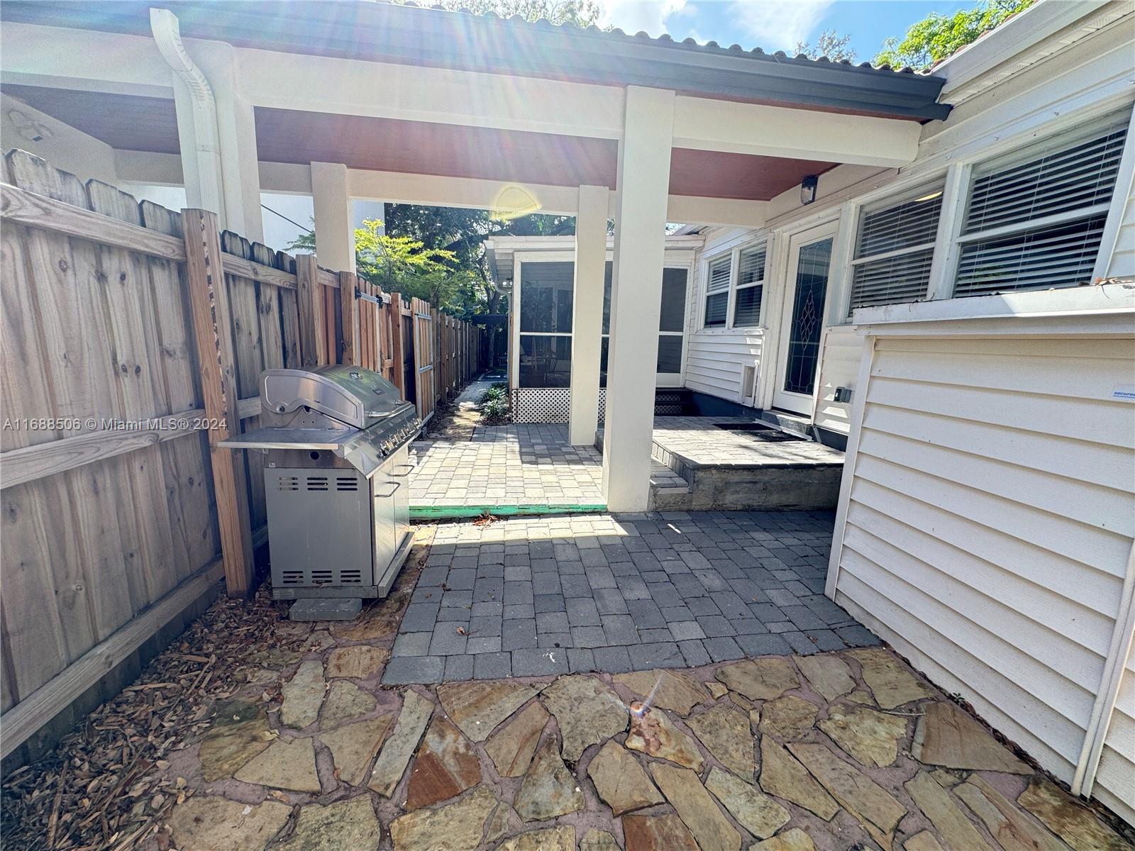 802 SW 14th Ave