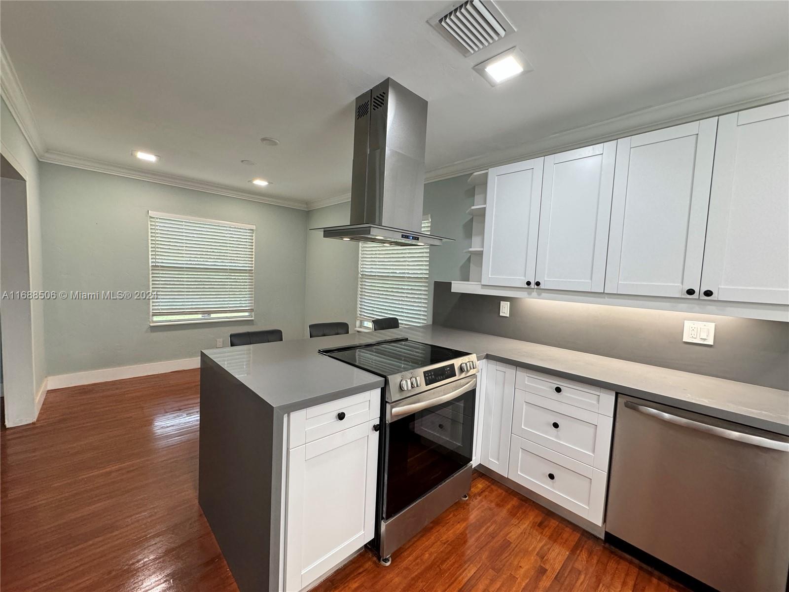 802 SW 14th Ave