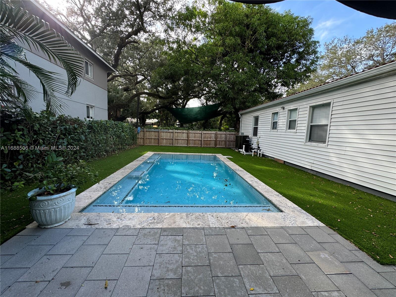 802 SW 14th Ave