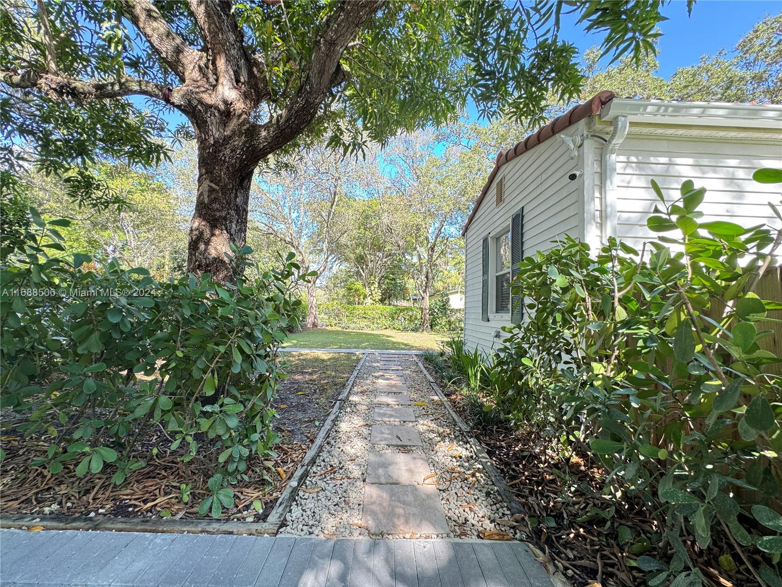 802 SW 14th Ave