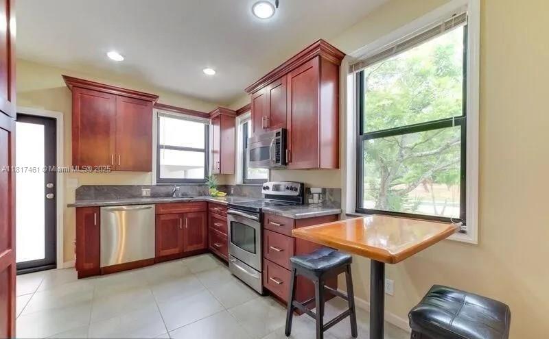418 SW 18th Ct