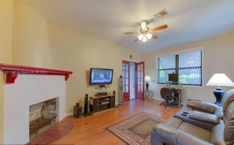 418 SW 18th Ct