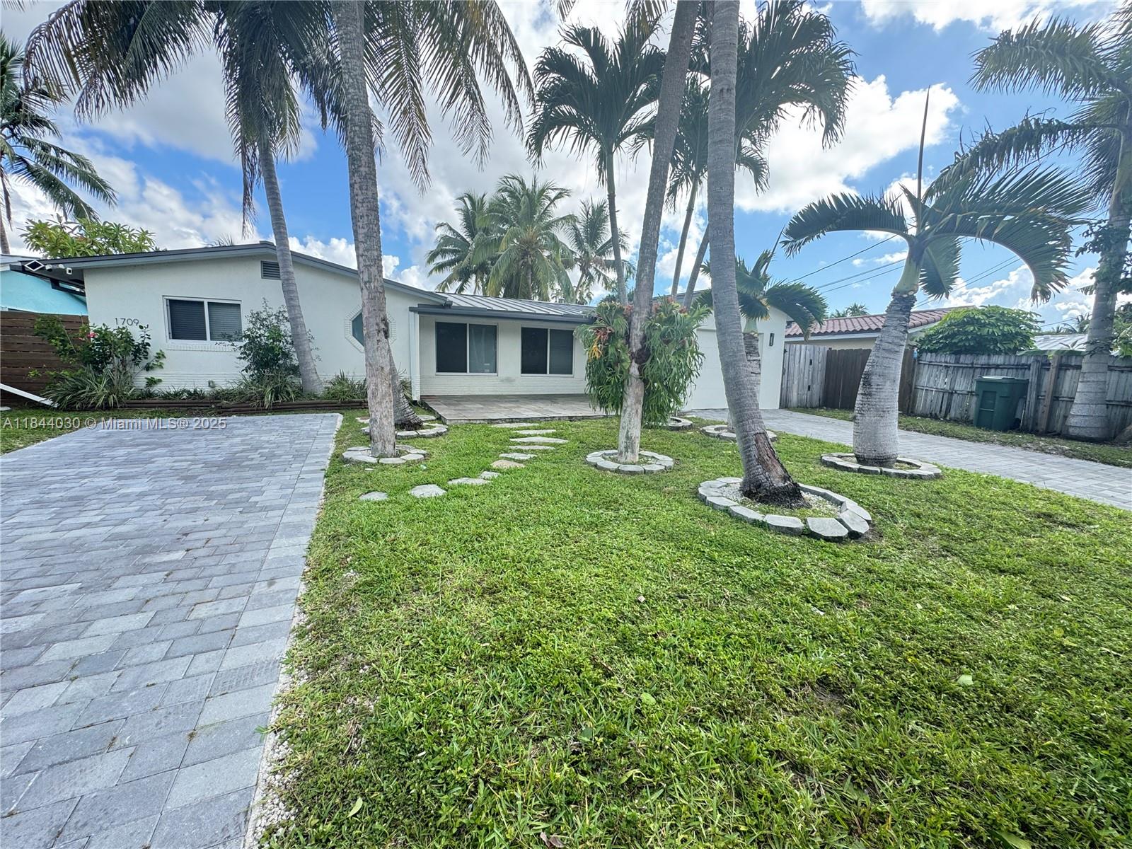1709 SW 5th Pl