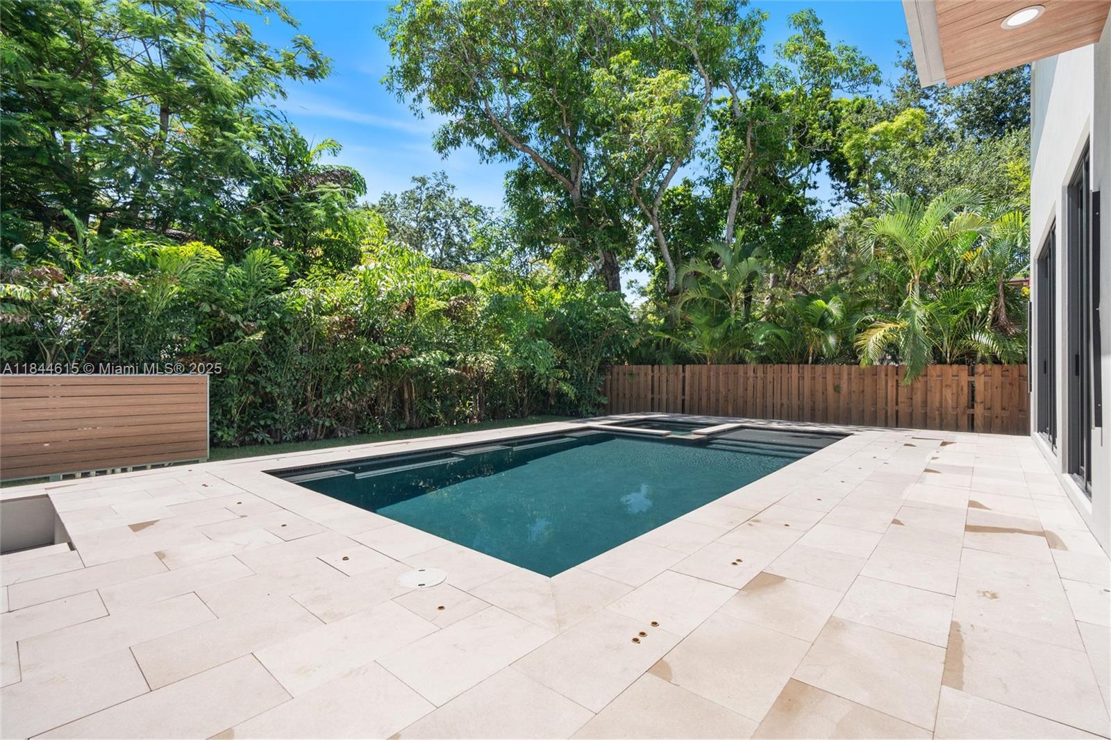 807 SW 12th Ave