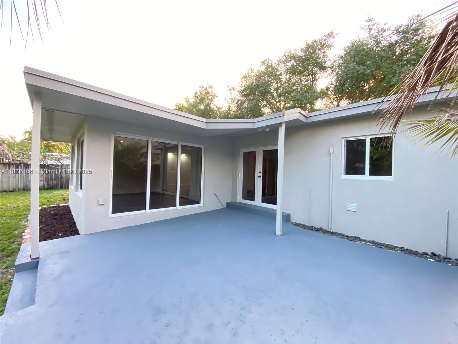 3060 NE 4th Ave