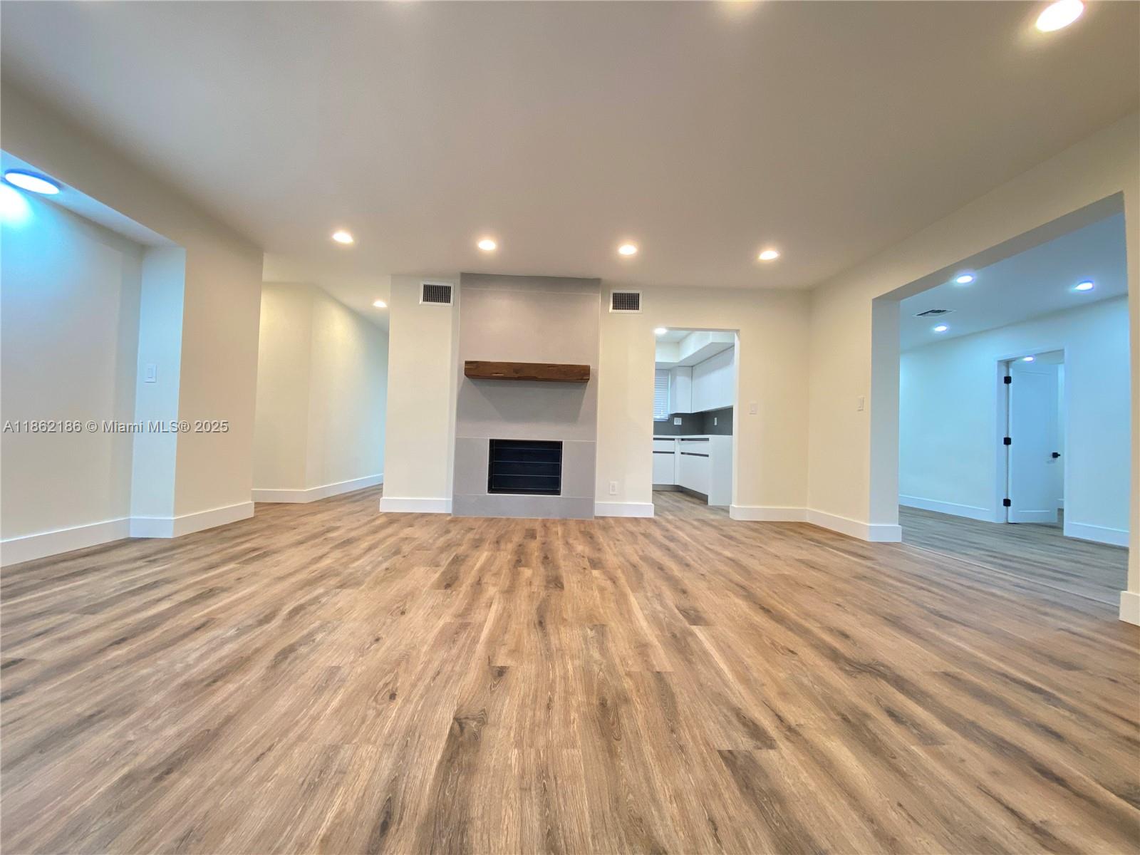 3060 NE 4th Ave
