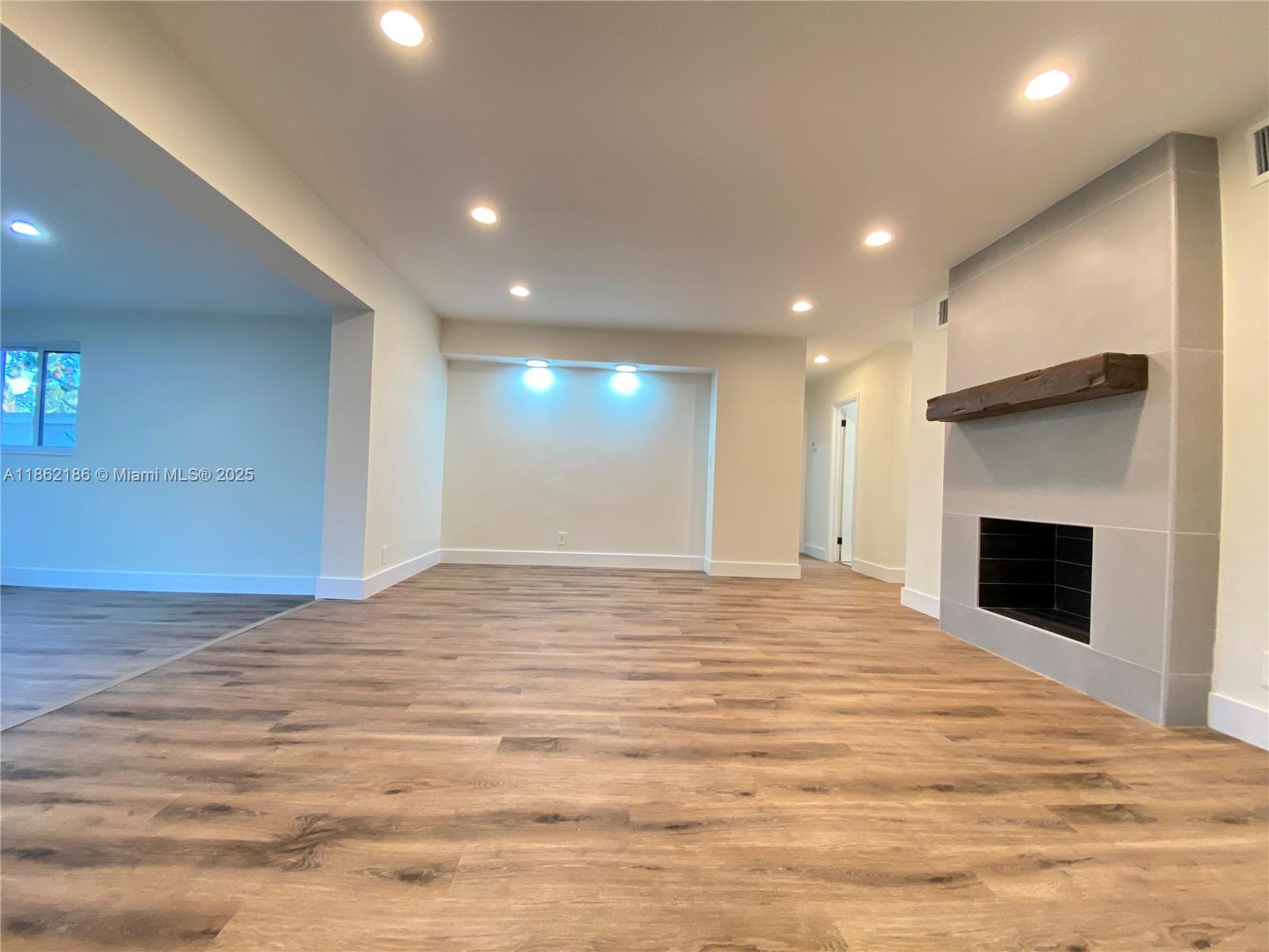 3060 NE 4th Ave