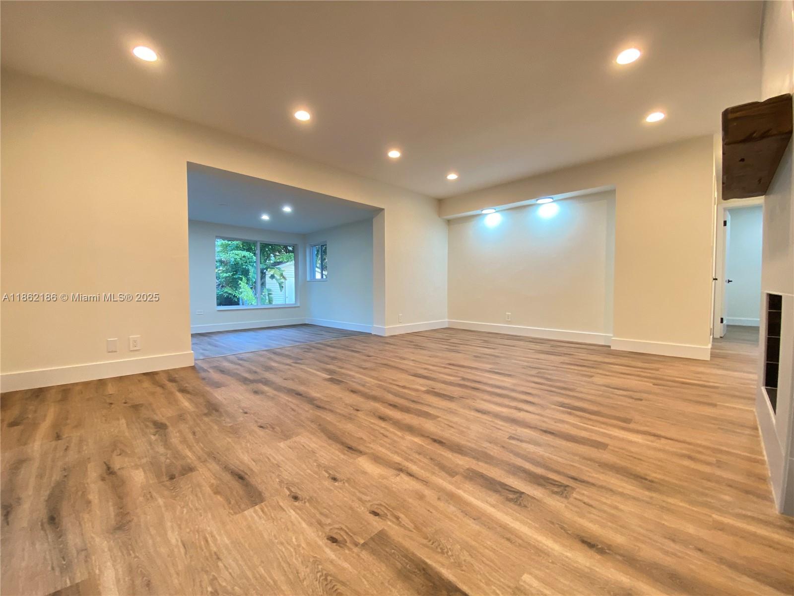 3060 NE 4th Ave