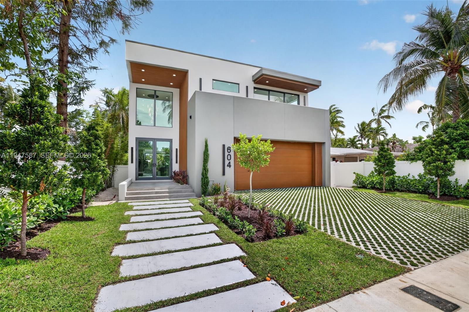 604 SW 7th St