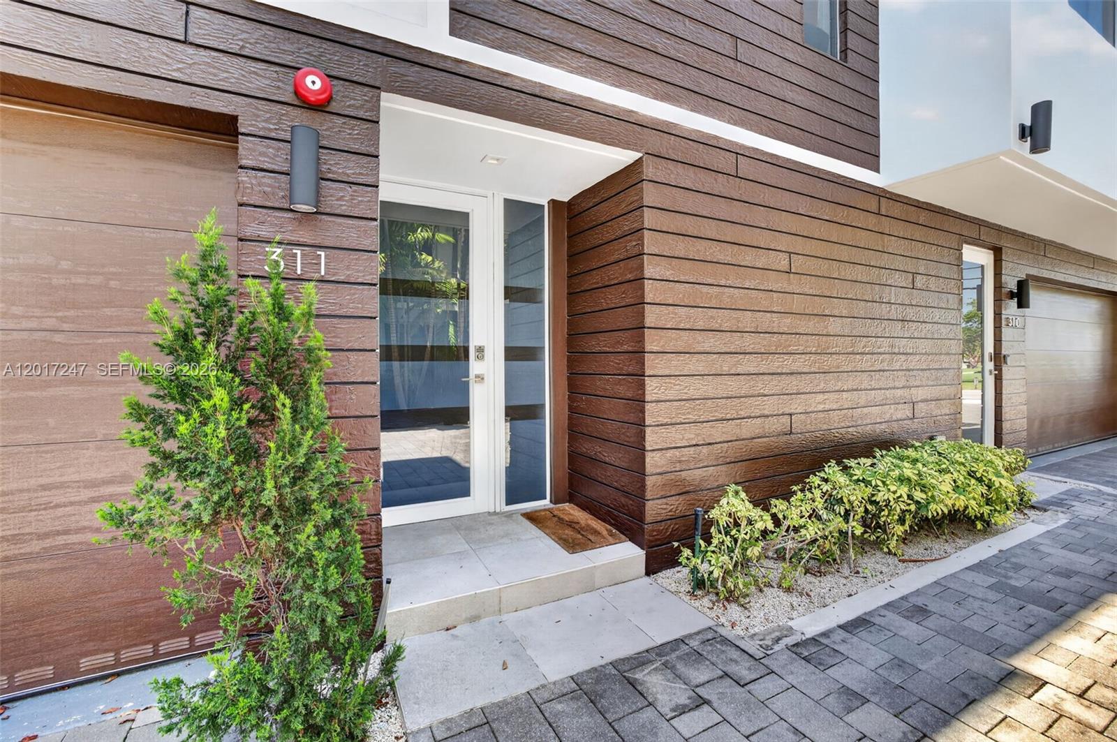 700 NE 14th Ave # 311