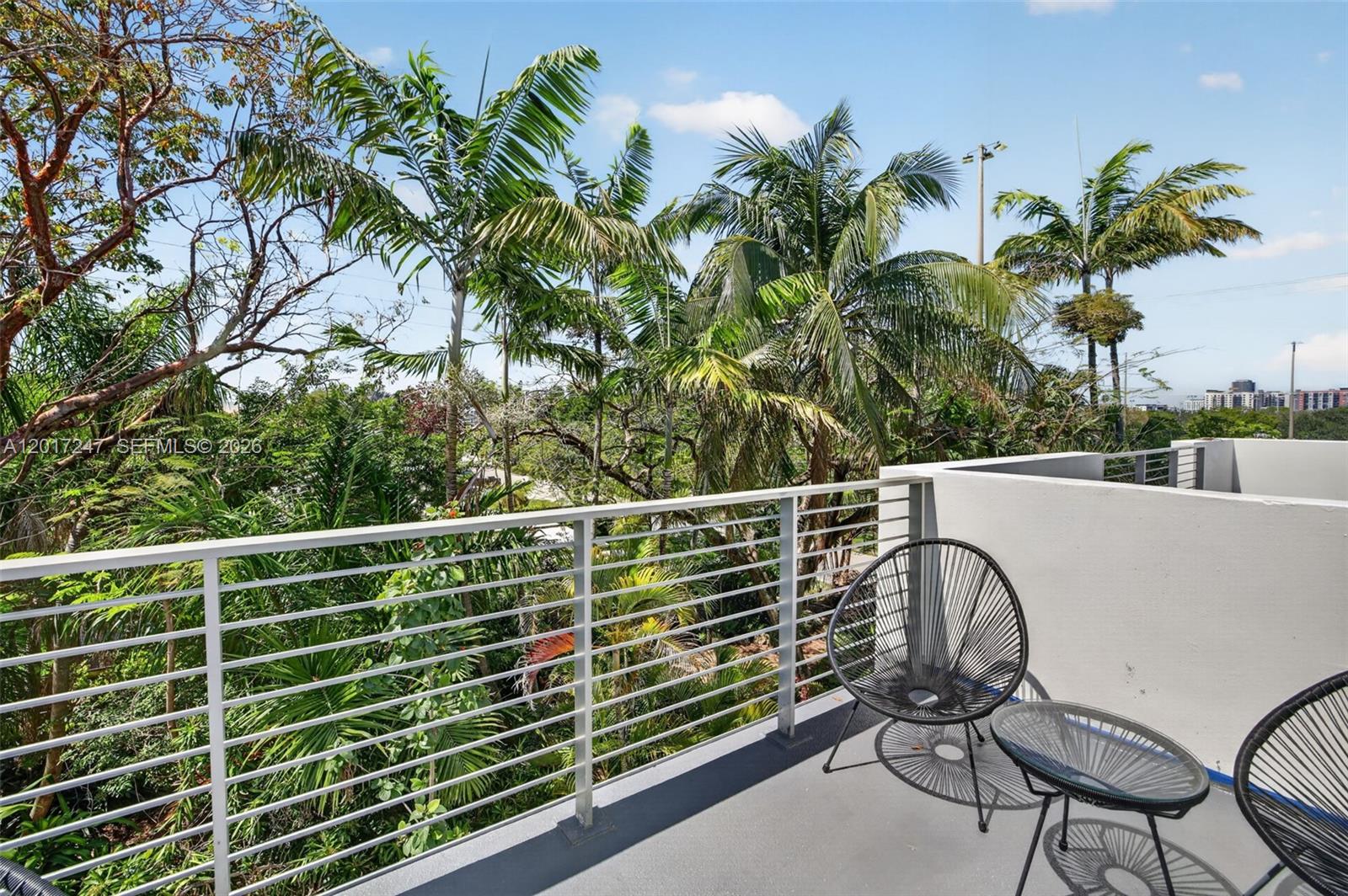 700 NE 14th Ave # 311