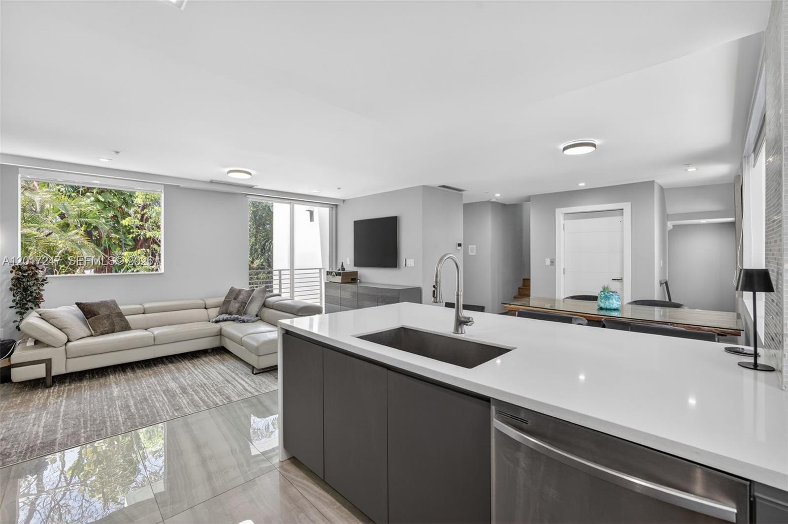 700 NE 14th Ave # 311