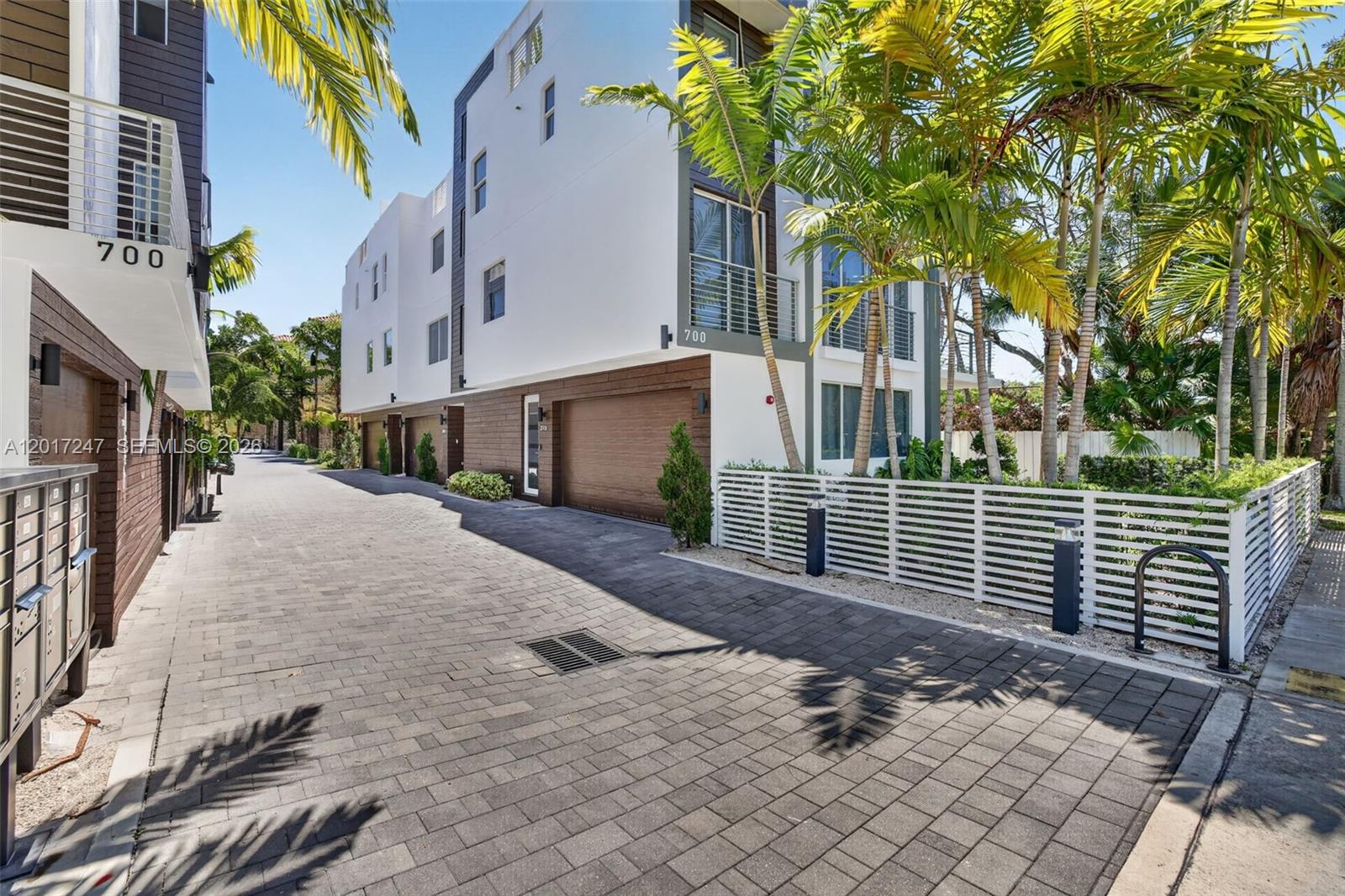 700 NE 14th Ave # 311