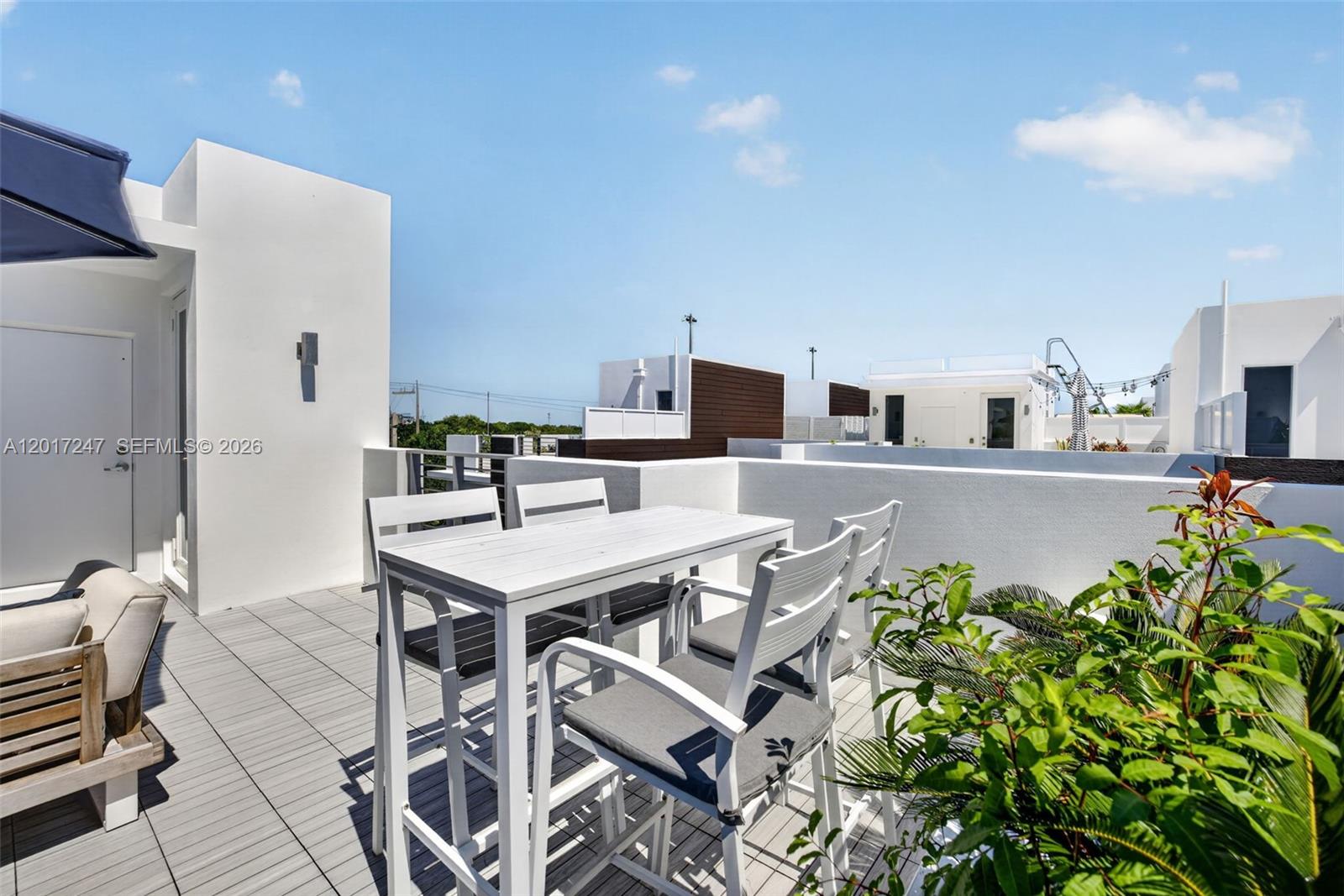 700 NE 14th Ave # 311