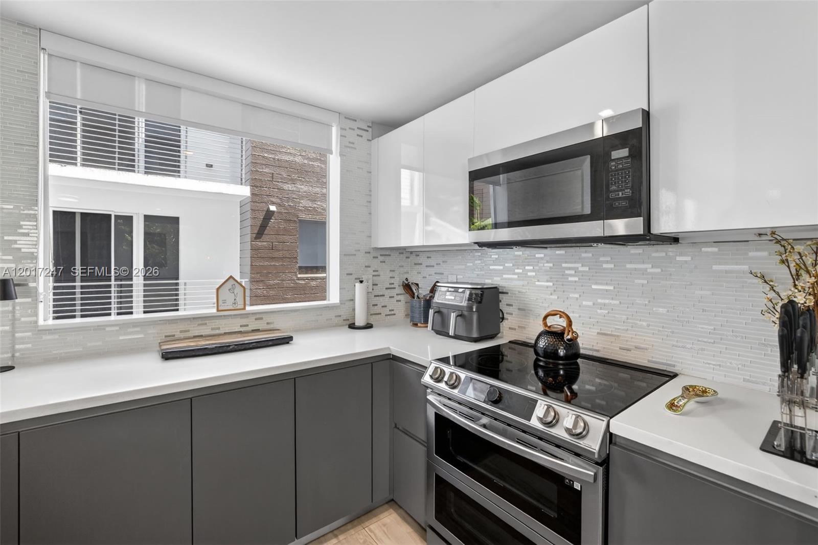 700 NE 14th Ave # 311