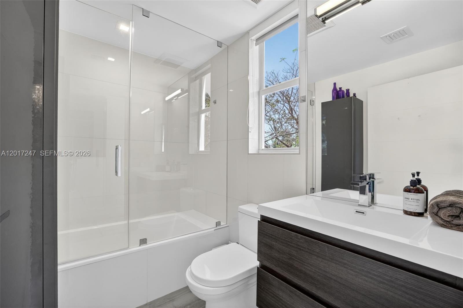 700 NE 14th Ave # 311