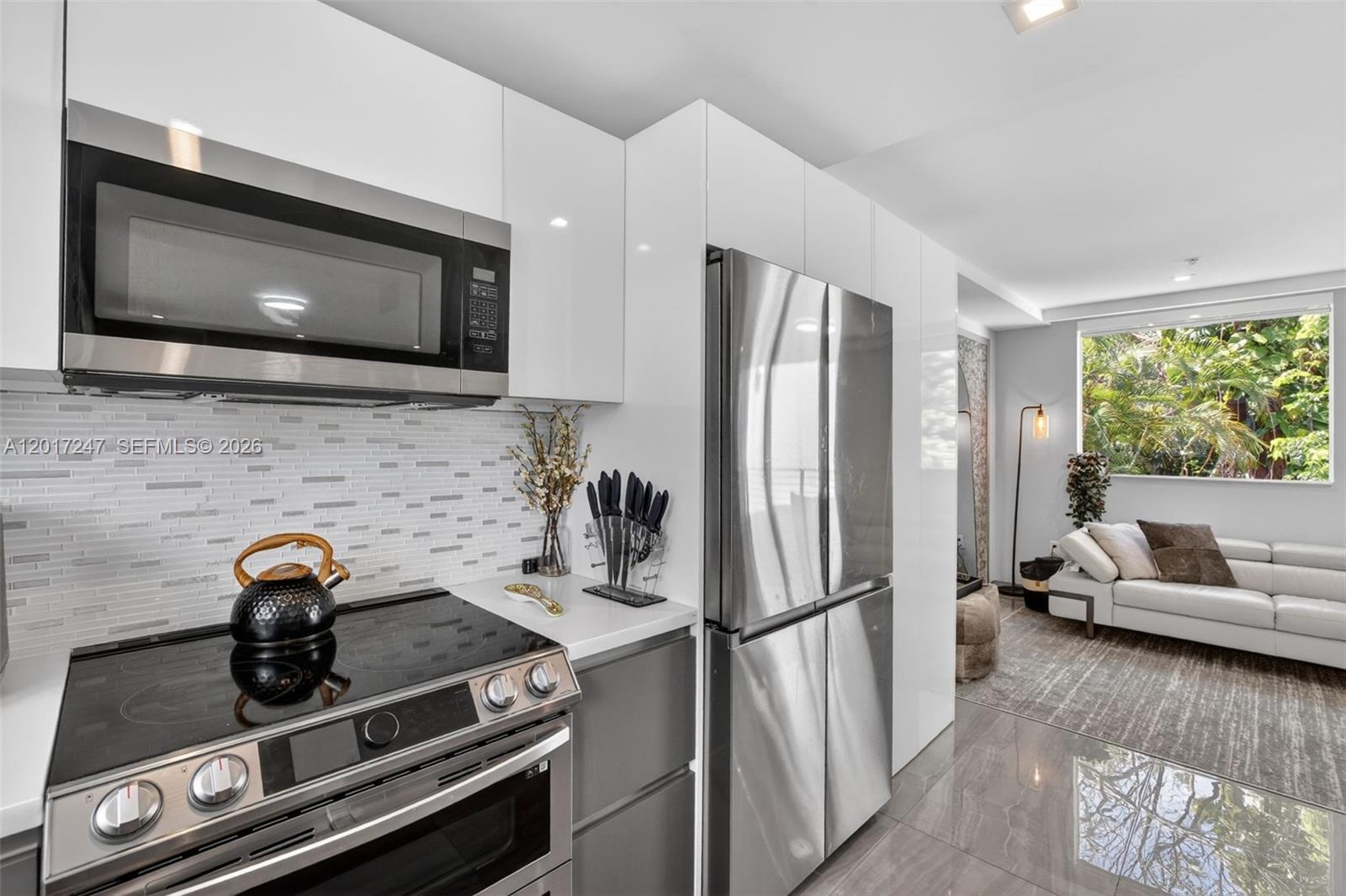 700 NE 14th Ave # 311