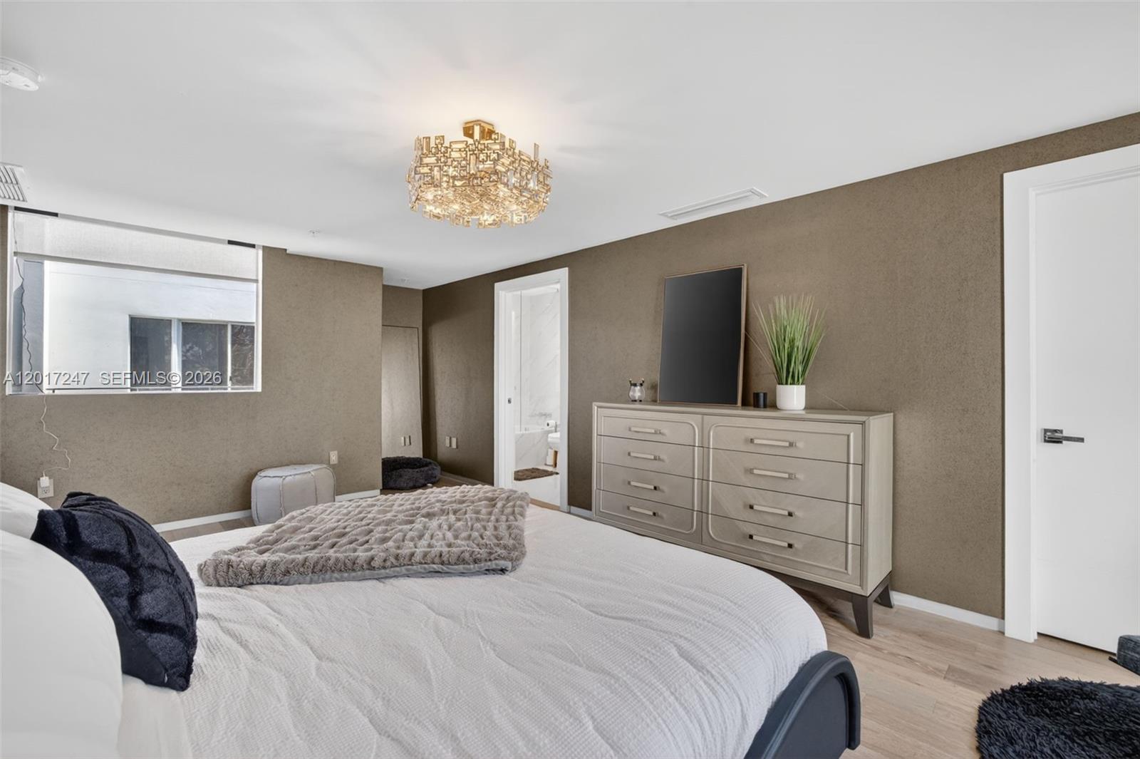 700 NE 14th Ave # 311