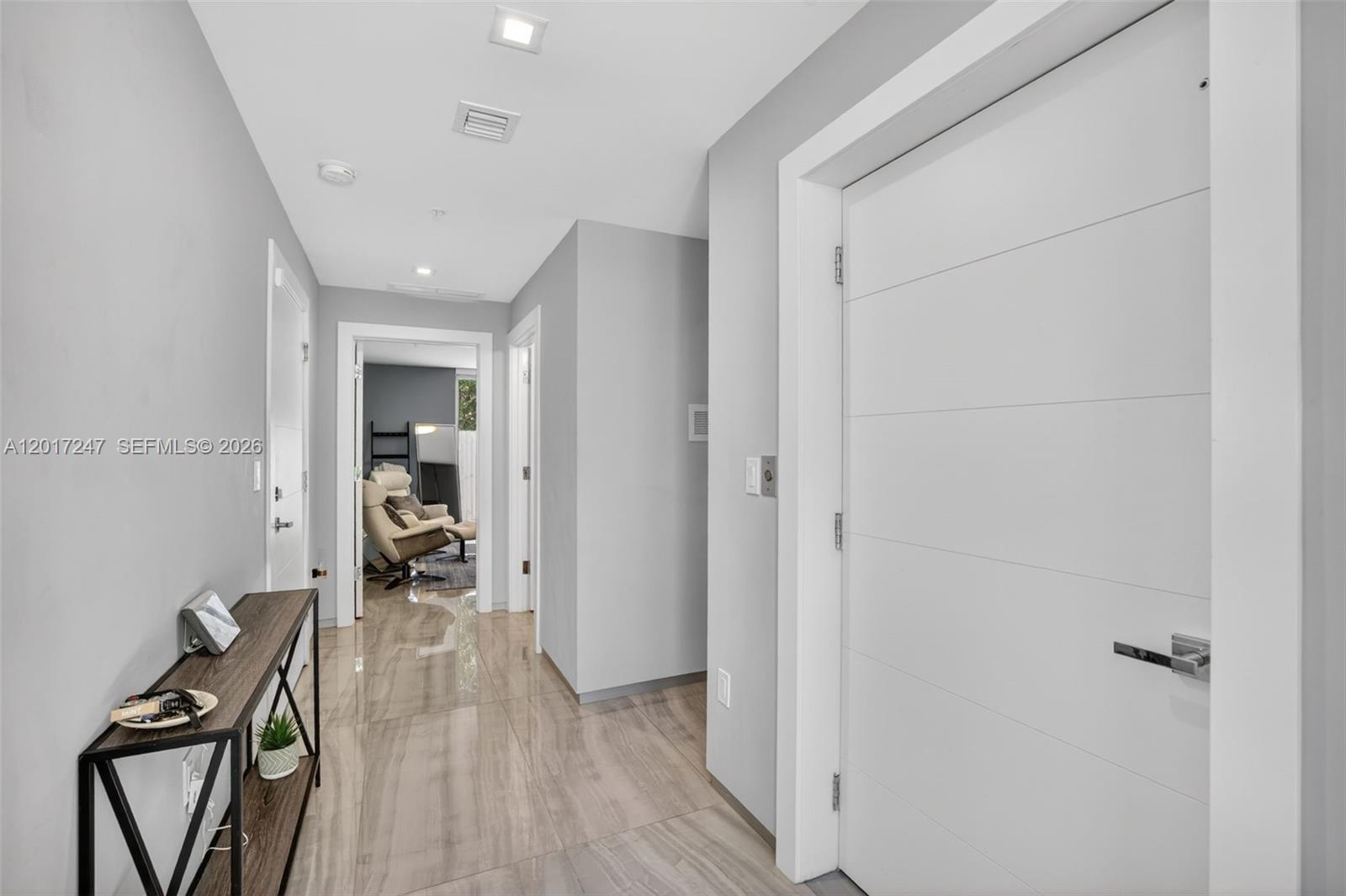 700 NE 14th Ave # 311