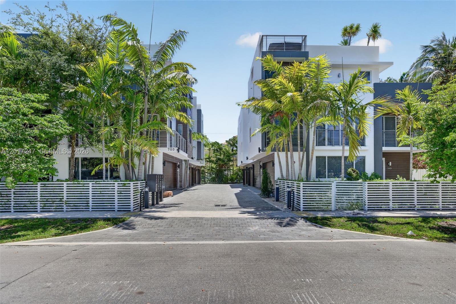 700 NE 14th Ave # 311