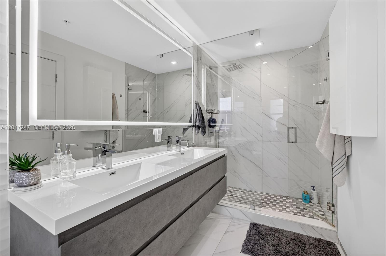 700 NE 14th Ave # 311
