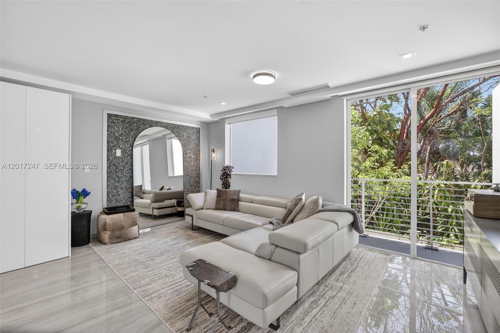 700 NE 14th Ave # 311