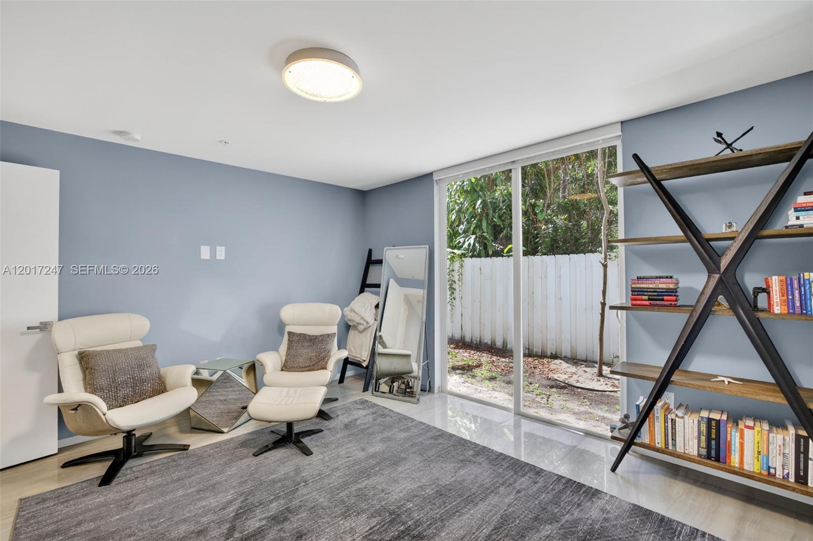 700 NE 14th Ave # 311