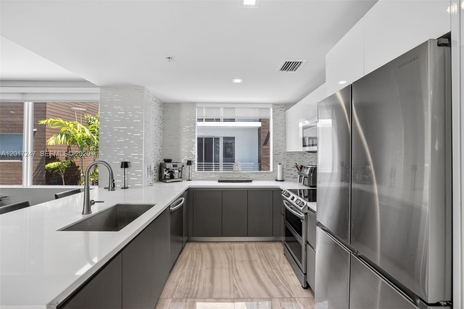 700 NE 14th Ave # 311