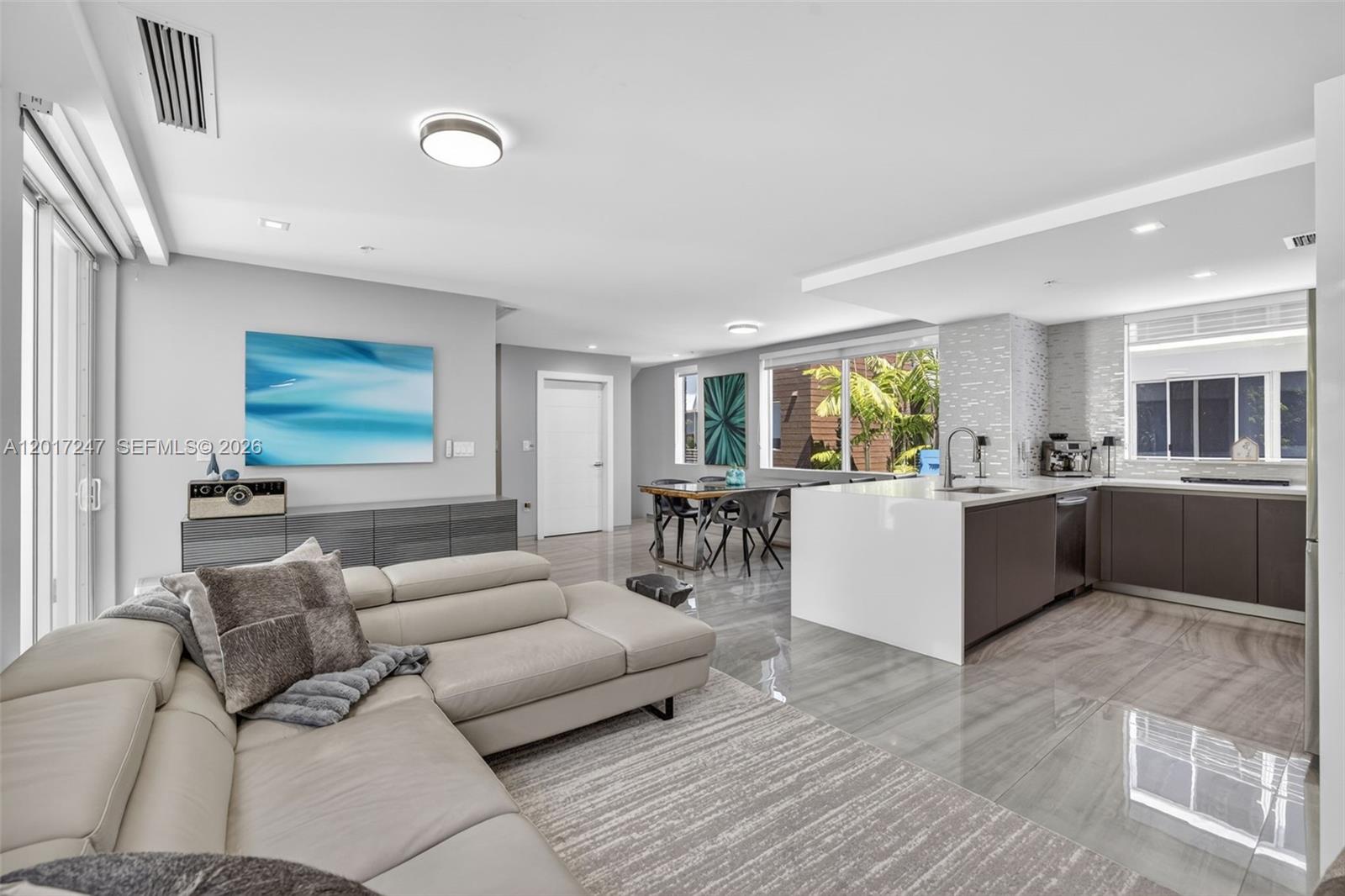 700 NE 14th Ave # 311