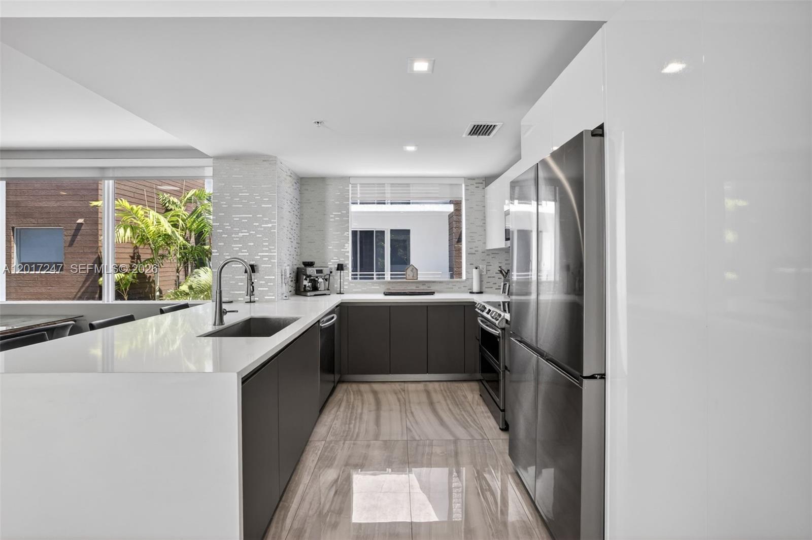 700 NE 14th Ave # 311