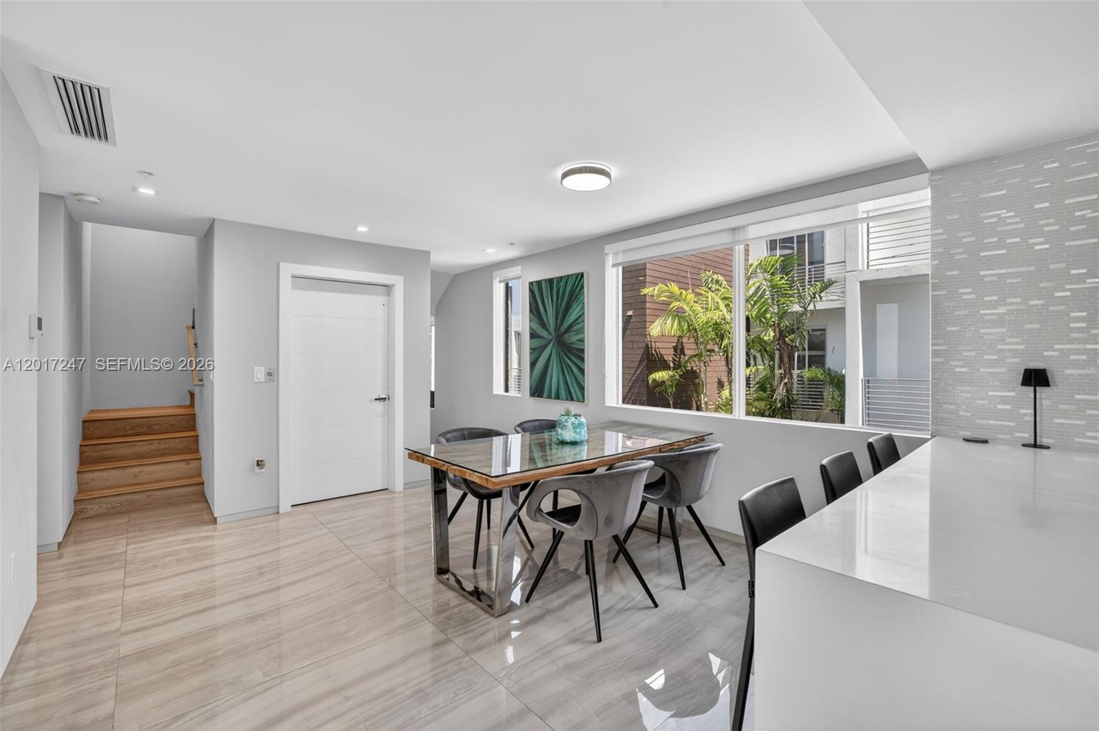700 NE 14th Ave # 311