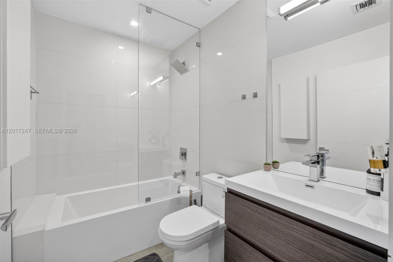 700 NE 14th Ave # 311