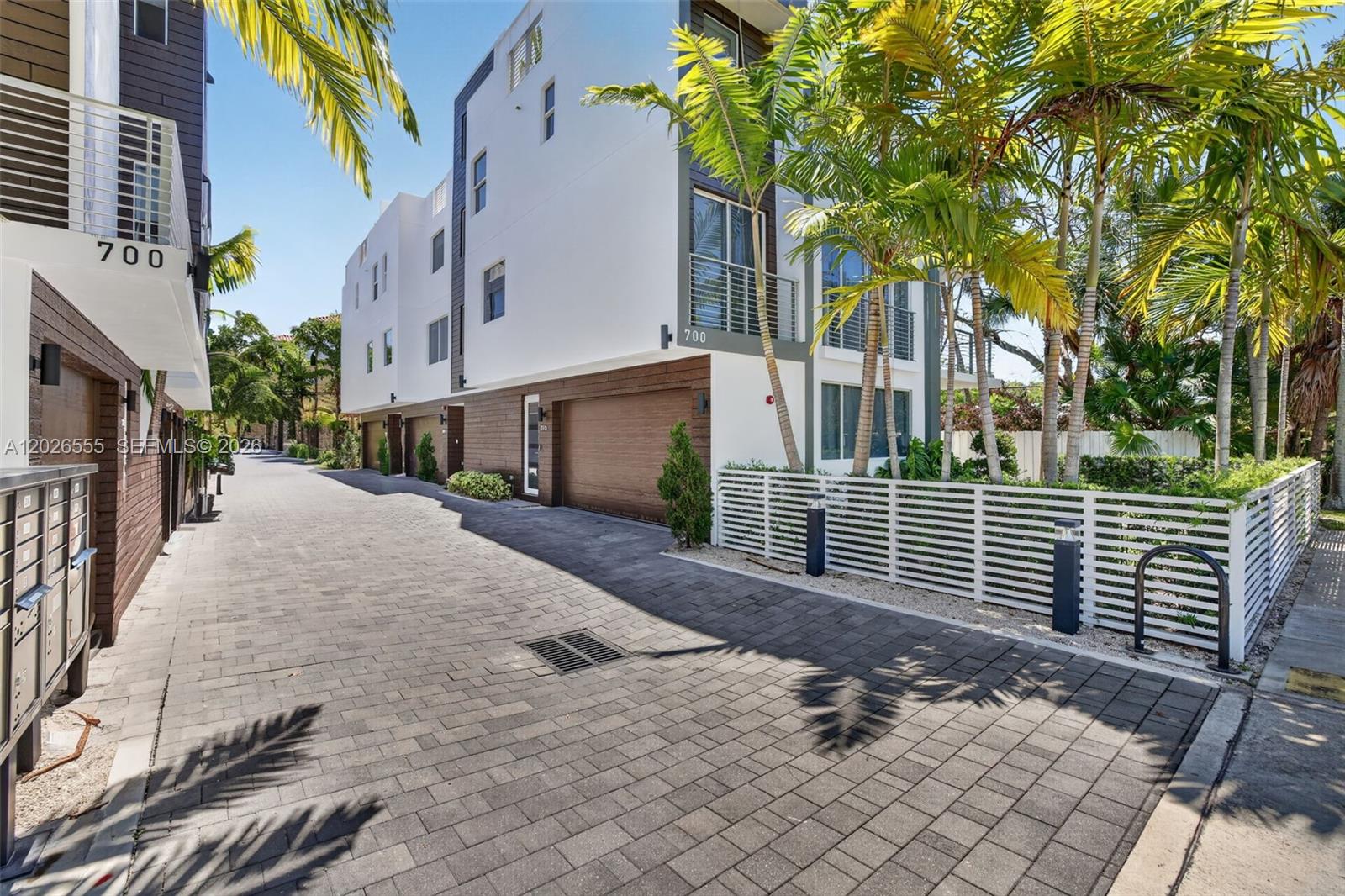 700 NE 14th Ave # 311