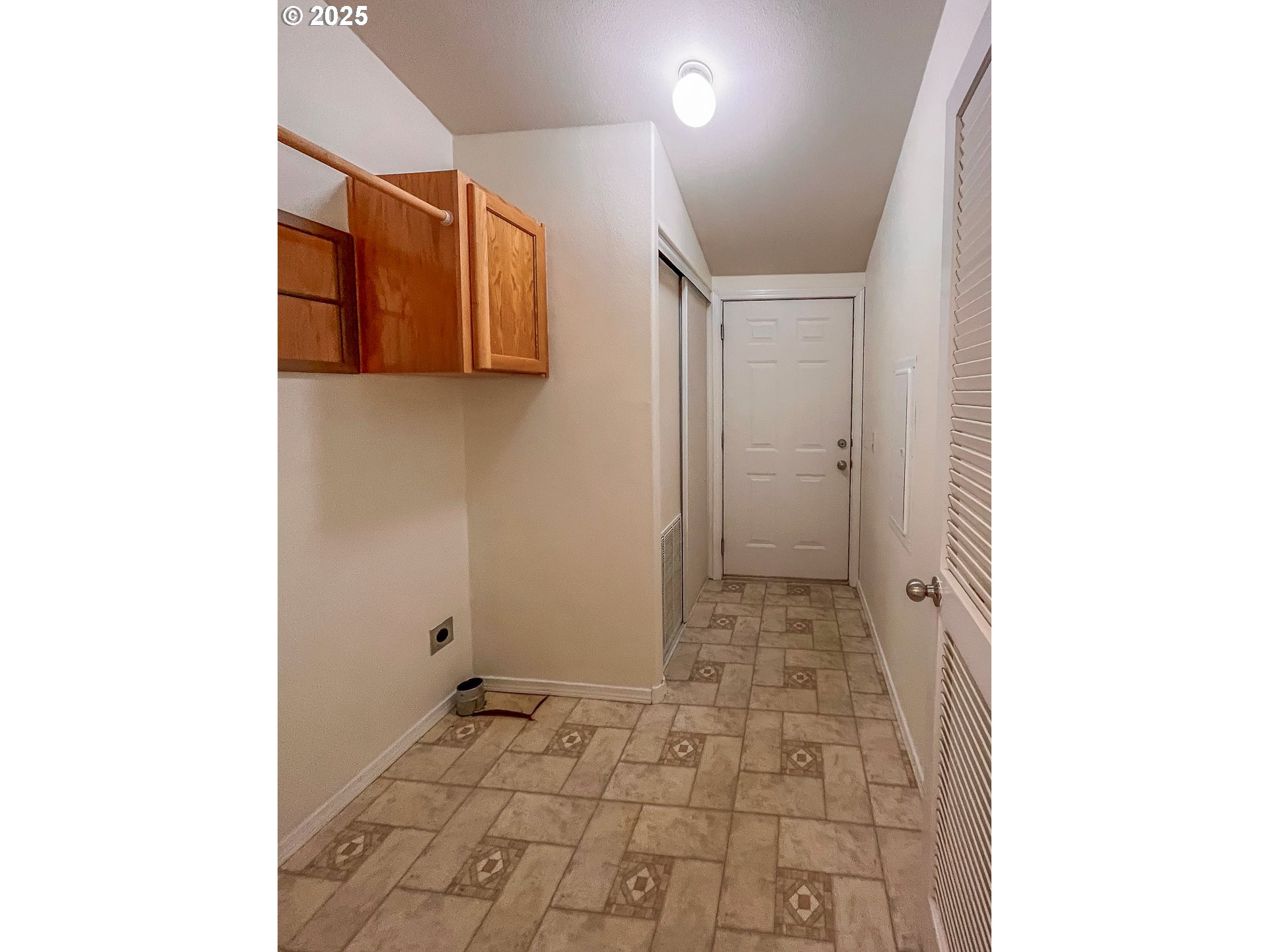 121 MATTHEW LEE CT
