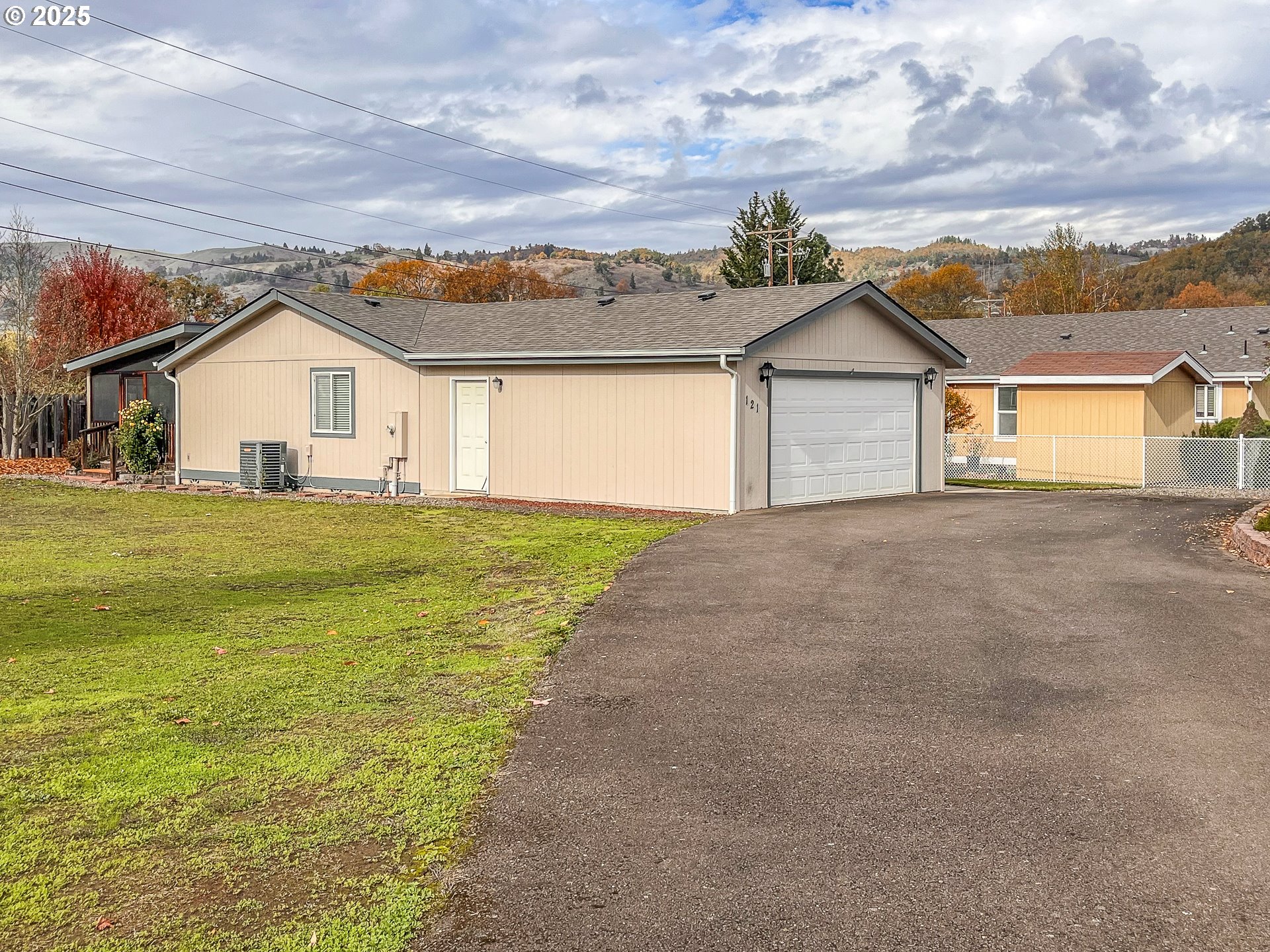 121 MATTHEW LEE CT