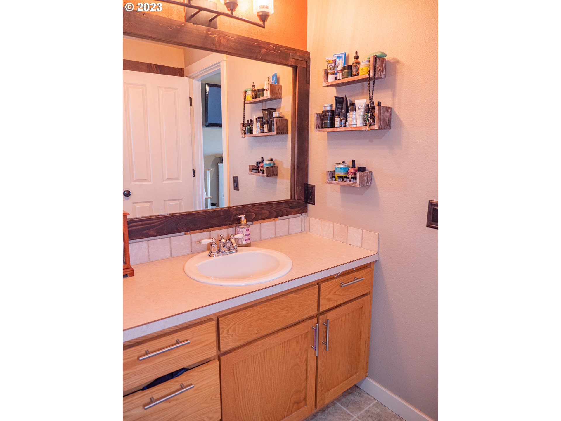 131 W JADON DR